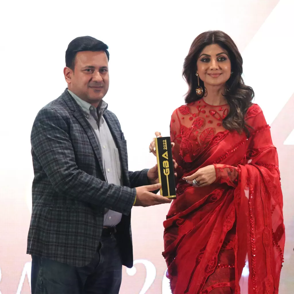 Really proud to get a Award for 'Most trusted Jewellery store in Delhi' at Global Business Award, Mumbai through Shilpa Shetty Kundra